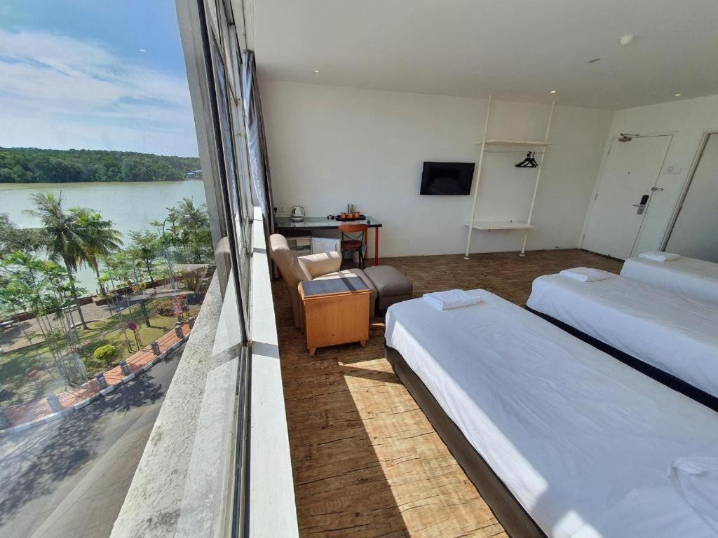 Riverine Garden Hotel Chukai Eksteriør billede